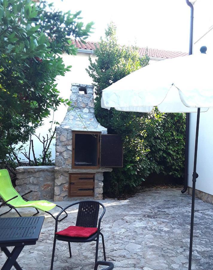 Apartmani Juliska Pirovac Exterior foto